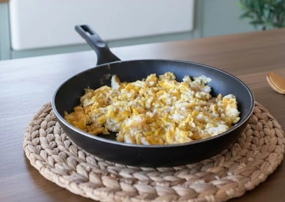 البطاطس المهروسة بالبيض والسمن